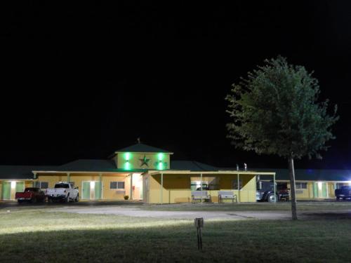 Executive Inn Fort Stockton - image 11