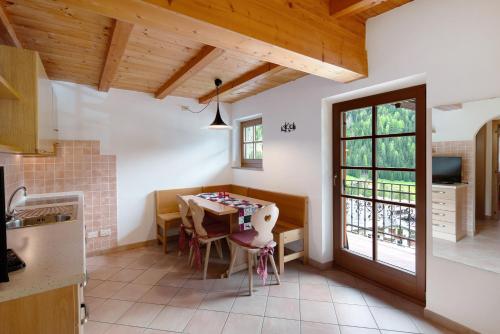 3 bedrooms, 4 beds