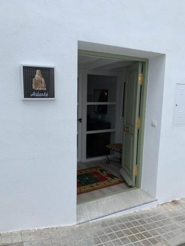 Astarte House Down in Galera
