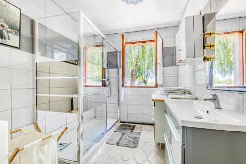 Bathroom, Maison De Campagne Avec jardin in Cavignac