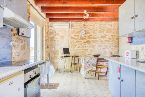 Kitchen, Maison De Campagne Avec jardin in Cavignac