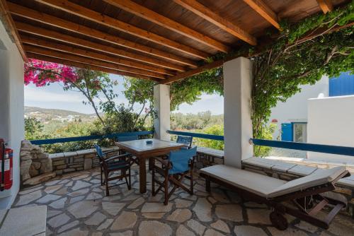 Maria's Village One Bedroom House 4 – khách sạn tại Alyki