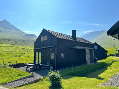 Luxury Cottage with Stunning Views - Okkara summarhús við Gjógv (Luxury Cottage with Stunning Views - Okkara summarhus við Gjogv) in Gjogv