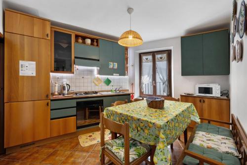 virtuve, Casa Dello Zio Birba in Portacomaro D'Asti
