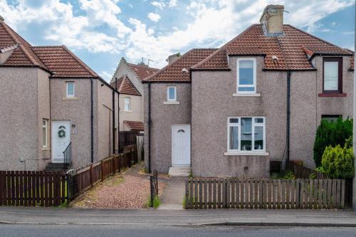 Free Parking & WiFi Near St Andrews Leven Beach in Buckhaven