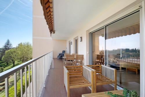 Exterior view, Hauteur d'Antibes 3 pieces vue mer in Camp Long