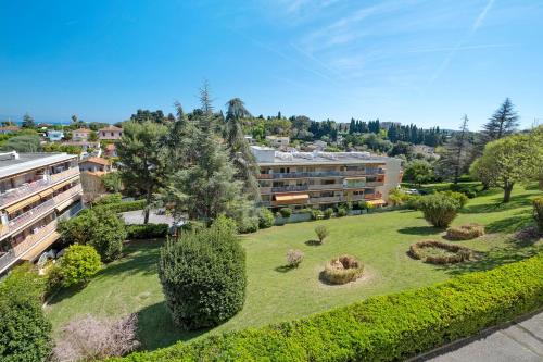 Exterior view, Hauteur d'Antibes 3 pieces vue mer in Camp Long