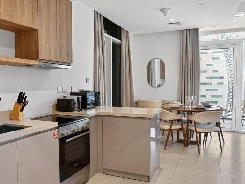 PNB Living - High Floor Urban Oasis - 2 Balconies in Jumeirah