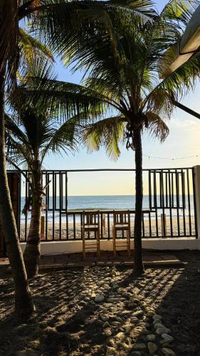 Beachfront Home with Private Pool - Las Peñitas (Beachfront Home with Private Pool - Las Penitas) in Las Penitas