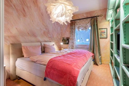 2 bedrooms, 3 beds