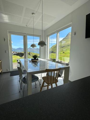 Luxury Cottage with Stunning Views - Okkara summarhús við Gjógv (Luxury Cottage with Stunning Views - Okkara summarhus við Gjogv) in Gjogv