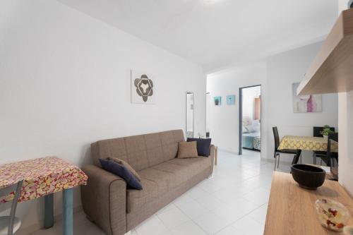 2-bedroom Exclusive Los Cristianos - image 4