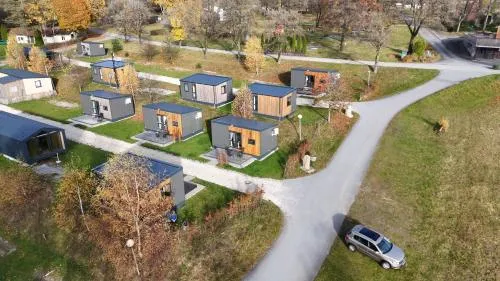 Side-by-Side Tiny Houses in Untergriesbach, Deutschland