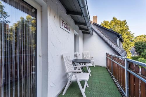 2 bedrooms, 3 beds