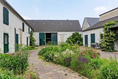 Vierseitenhof mit Pool in Ziesar, Deutschland
