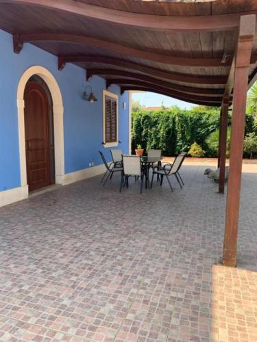 Villa Parisi con piscina - image 5