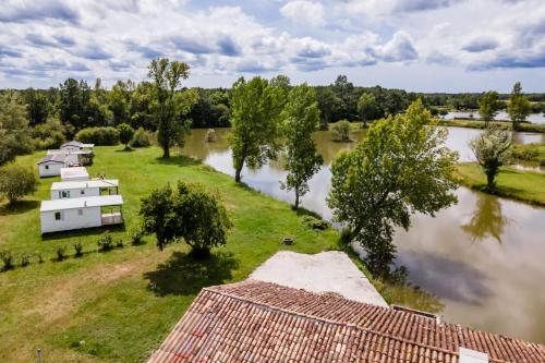 Exterior view, L'heberge du lac d'Isachris mh4 in Queyrac