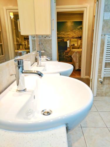 Glendevon House Hotel - image 10