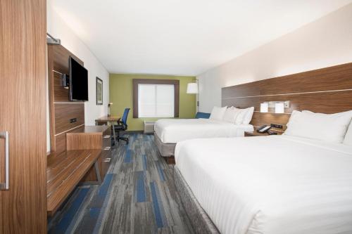 Holiday Inn Express Kansas City - at the Legends!, an IHG Hotel