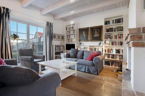 3 bedrooms, 6 beds