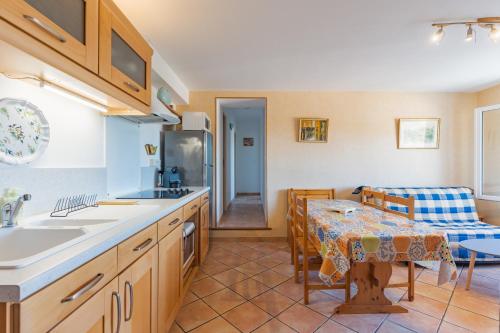 Konyha, L'amourié, Rdc, Gîte 4 Personnes (L'amourie, Rdc, Gite 4 Personnes) in Sainte-Croix-du-Verdon