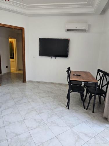 Appart rdc near airport & clinics- 1 Bedroom – khách sạn tại Ennasr