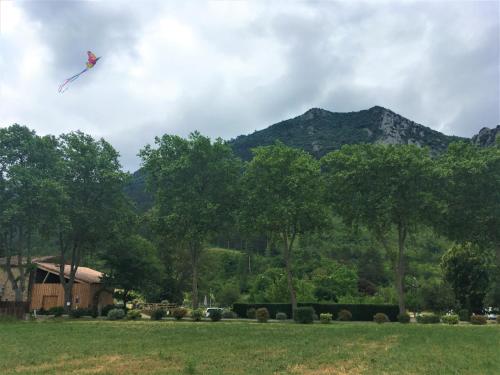 Viesnīcas āriene, Café Culturel Le Cerf-Volant (Cafe Culturel Le Cerf-Volant) in Rennes-les-Bains