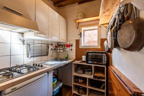 кухня, Apartment In The Medieval Village in Радікондолі