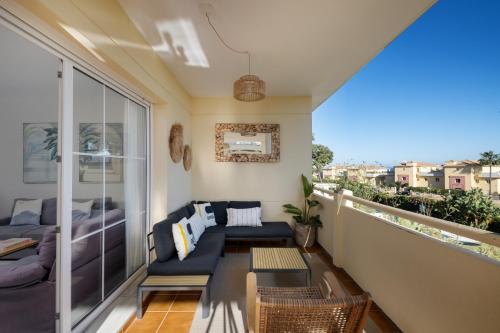 Mediterranean apt with seaview, 365-Day open pool and walking distance to the beach