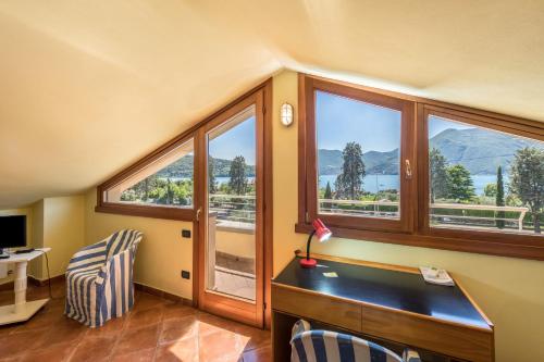 Casa Caterina Mansarda vista Lago – khách sạn tại Marone