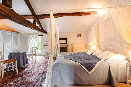 Logis La Tour - Gîte La Tour (Logis La Tour - Gite La Tour) in Saint-Laurent-de-la-Salle