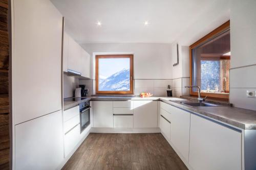Kitchen, Chalet Ebnerhof in Riffiano - Riffian