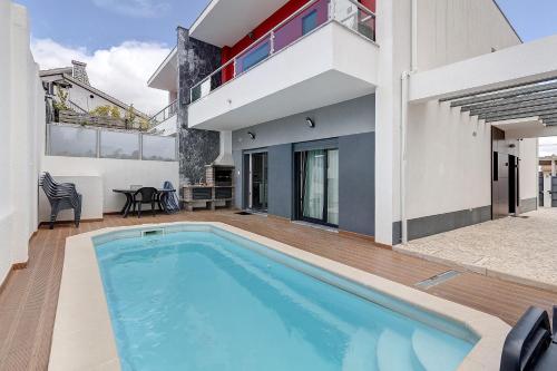 Sunset Holiday Home - Seixal