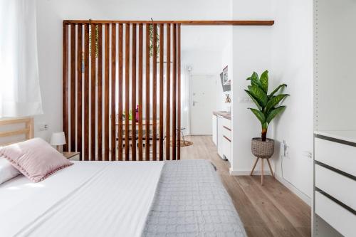 Cozy & new studio apartment next to Turia Gardens