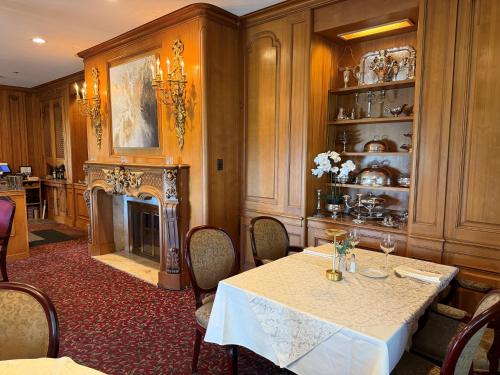 Crown Mansion Boutique Hotel & Villas Room Type - King Room