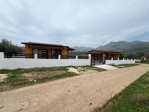 Viesnīcas āriene, Villa Manuel in Delvinë