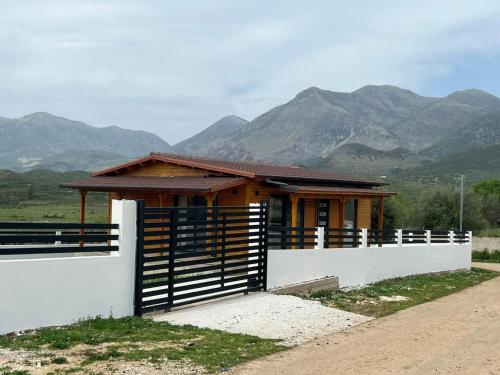Viesnīcas āriene, Villa Manuel in Delvinë