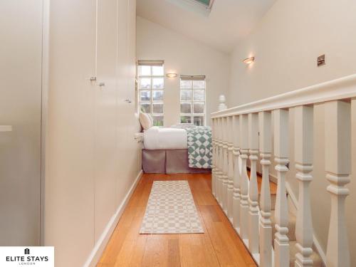 Stylish Fulham home walk to Chelsea & tube - image 5