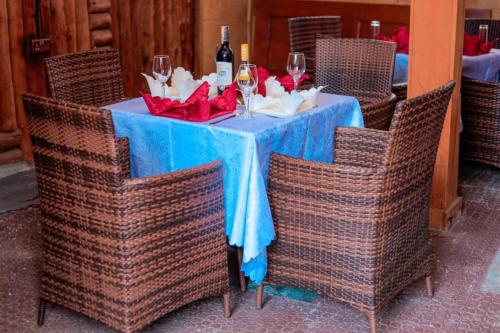 Restorāns, Innos Royale Suites in Rukungiri