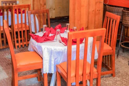 Restorāns, Innos Royale Suites in Rukungiri