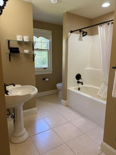 Crown Mansion Boutique Hotel & Villas Room Type - Superior King Suite