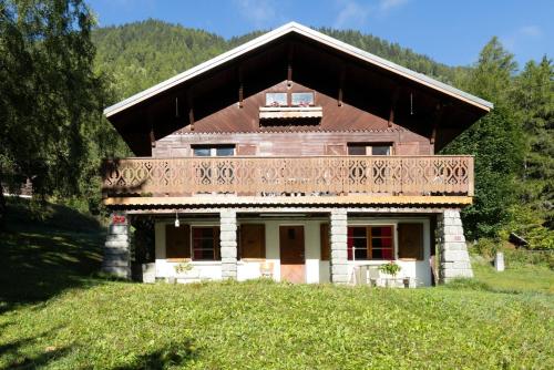 Grand Chalet au pays du Mont Blanc – khách sạn tại Vallorcine