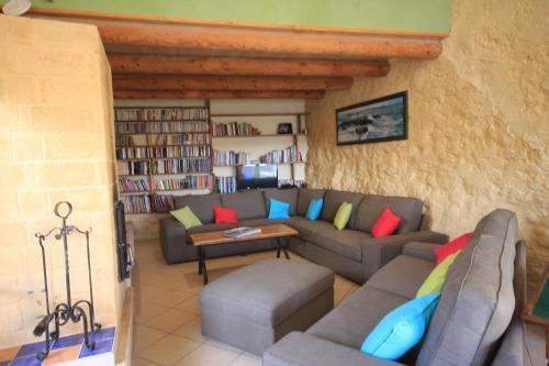 Viesnīcas āriene, Hameau des Oraisonis in Estoublon