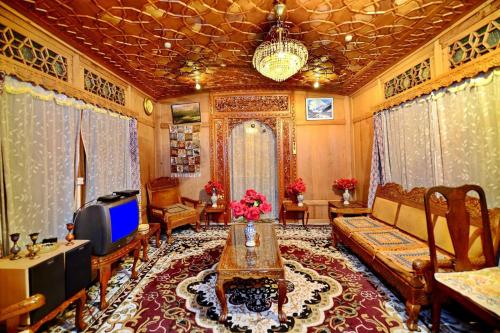 Golden Crest DALLAKE - image 2