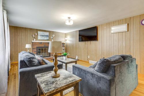 Walk to Shops & Eats! Attleboro Basecamp in North Attleboro (MA)