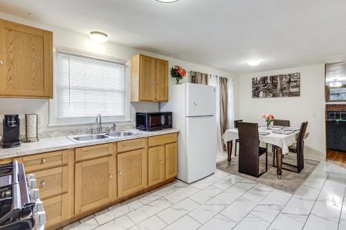Walk to Shops & Eats! Attleboro Basecamp in North Attleboro (MA)
