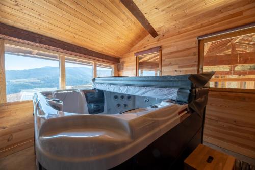 Cabane Ecolodge La Chastanha in Satillieu