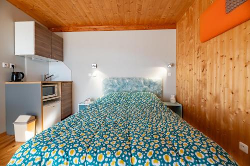 Cabane Ecolodge La Chastanha in Satillieu