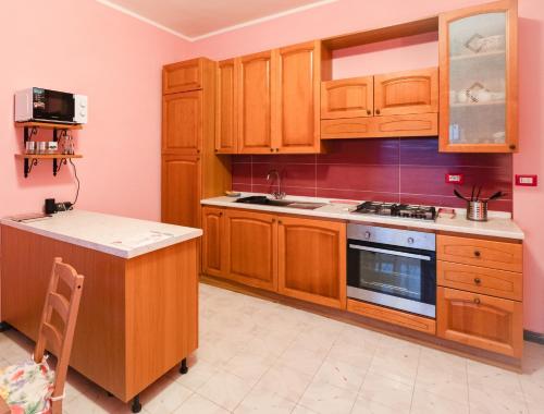 virtuve, Casa Monet 90 wifi-parking in Capodimonte (Viterbo)