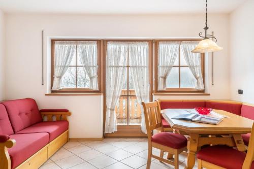 2 bedrooms, 3 beds